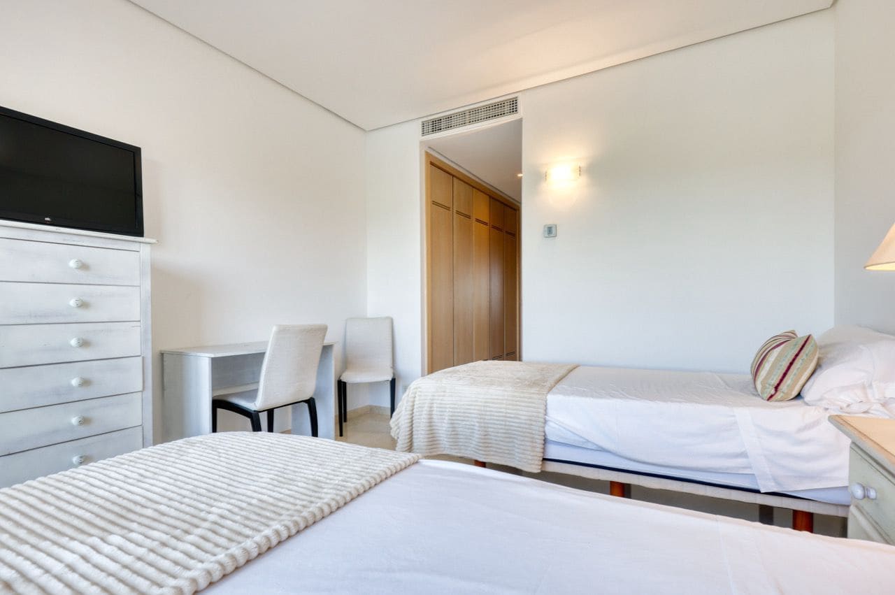 Appartement de 2 chambres à louer à Sotogrande avec garage - 2 250 € (Ref: 9936009)