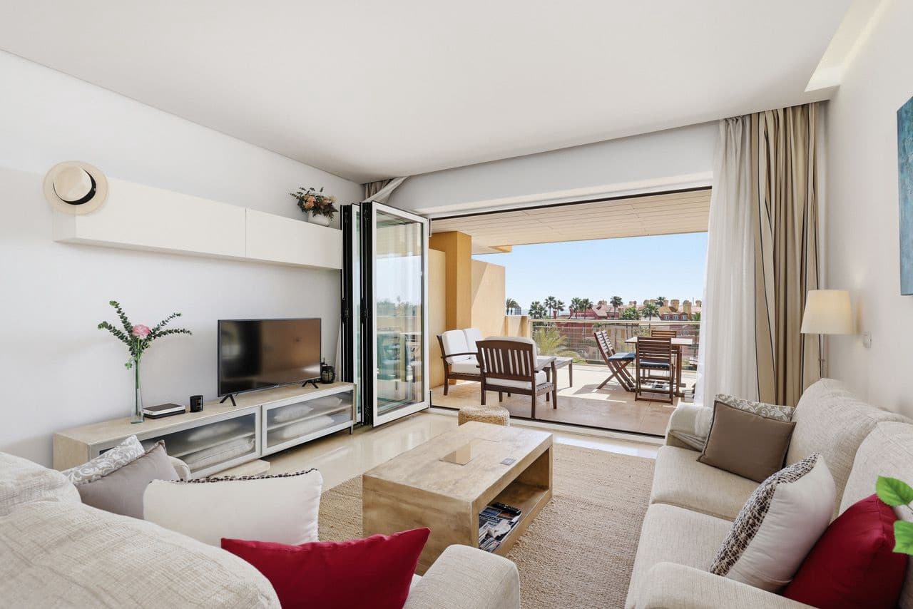 Appartement de 2 chambres à louer à Sotogrande avec garage - 2 250 € (Ref: 9936009)