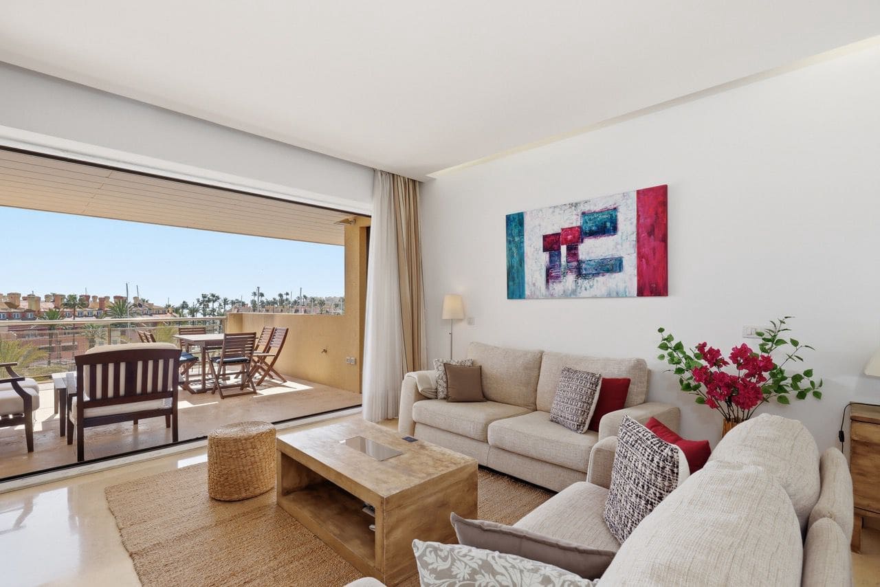 Appartement de 2 chambres à louer à Sotogrande avec garage - 2 250 € (Ref: 9936009)