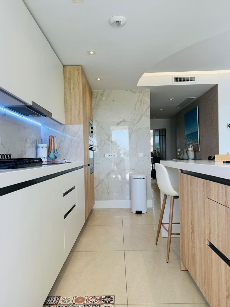 3 soveværelse Lejlighed til salg i San Roque - € 659.000 (Ref: 9939547)