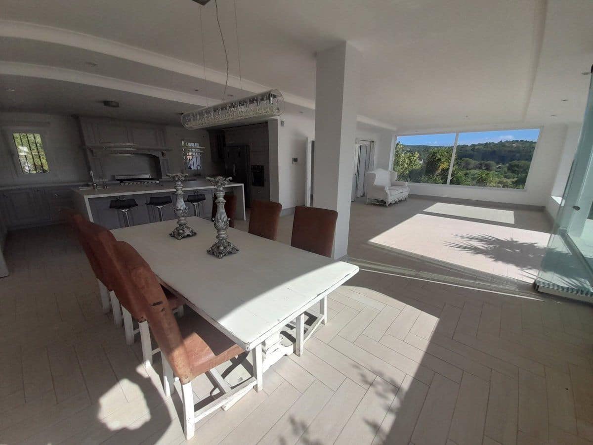 7 soverom Villa til salgs i Sotogrande - € 1 850 000 (Ref: 9941855)