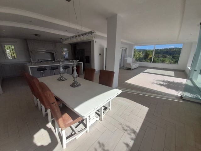 7 soverom Villa til salgs i Sotogrande Alto, San Roque - € 1 850 000 (Ref: 9941855)