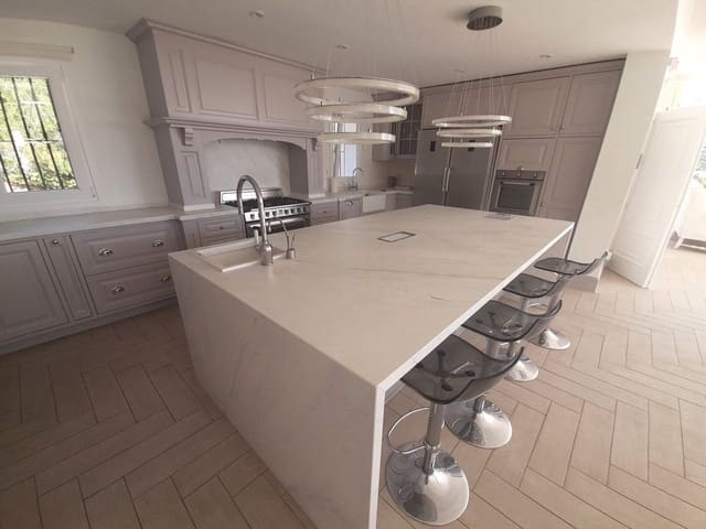 7 soverom Villa til salgs i Sotogrande Alto, San Roque - € 1 850 000 (Ref: 9941855)