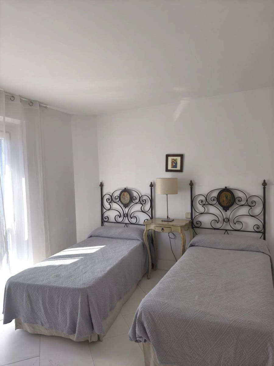 5 soveværelse Byhus til leje i Sotogrande med swimmingpool - € 3.000 (Ref: 9947407)