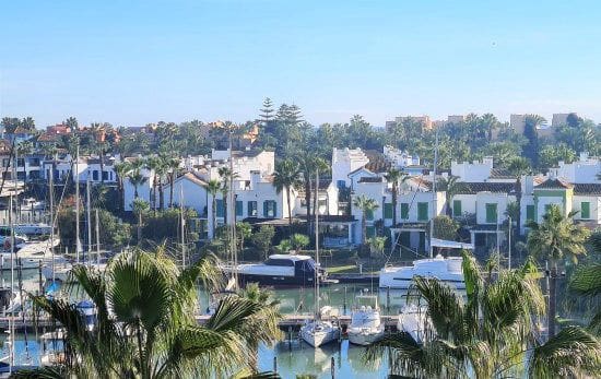 5 soveværelse Byhus til leje i Sotogrande med swimmingpool - € 3.000 (Ref: 9947407)