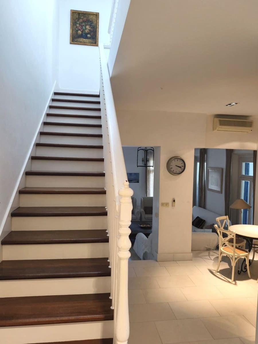5 soveværelse Byhus til leje i Sotogrande med swimmingpool - € 3.000 (Ref: 9947407)
