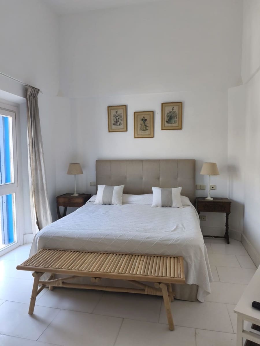 5 soveværelse Byhus til leje i Sotogrande med swimmingpool - € 3.000 (Ref: 9947407)