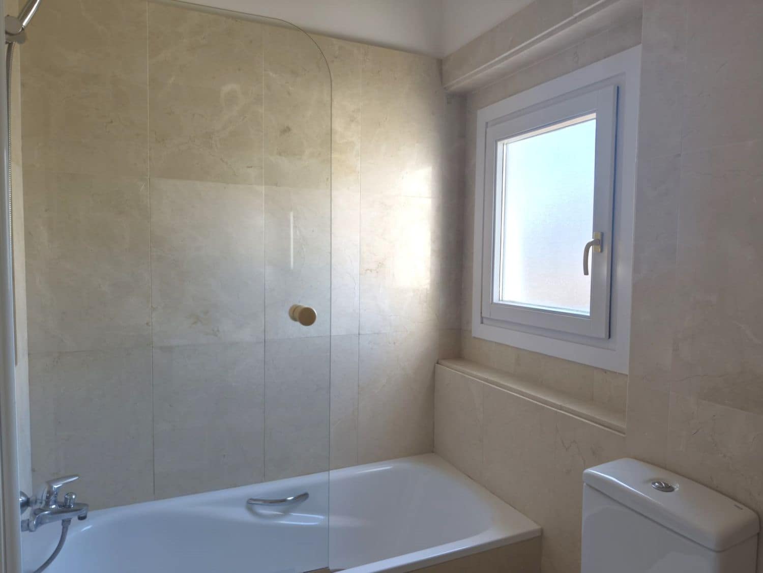 5 soveværelse Byhus til leje i Sotogrande med swimmingpool - € 3.000 (Ref: 9947407)