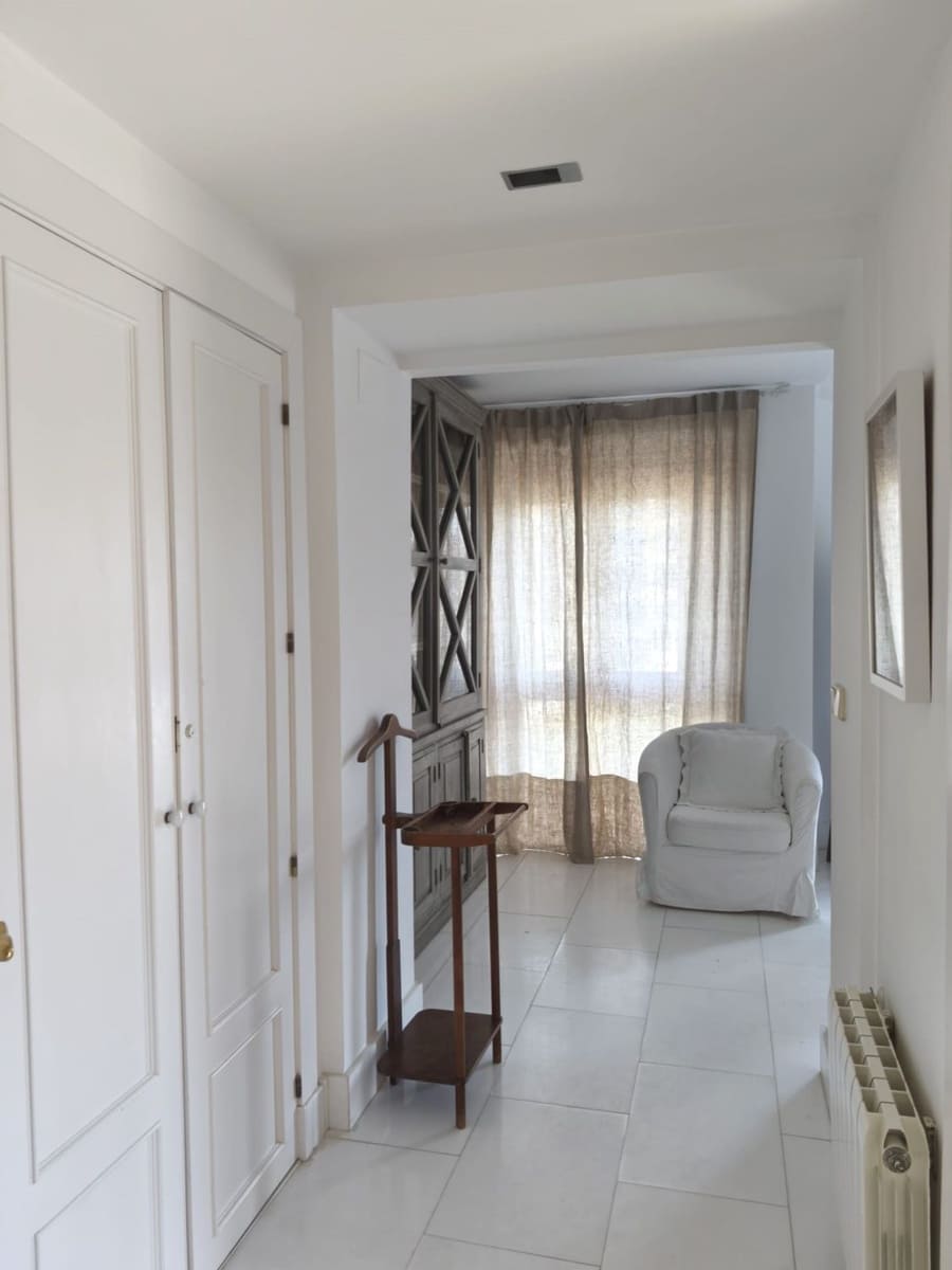 5 soveværelse Byhus til leje i Sotogrande med swimmingpool - € 3.000 (Ref: 9947407)