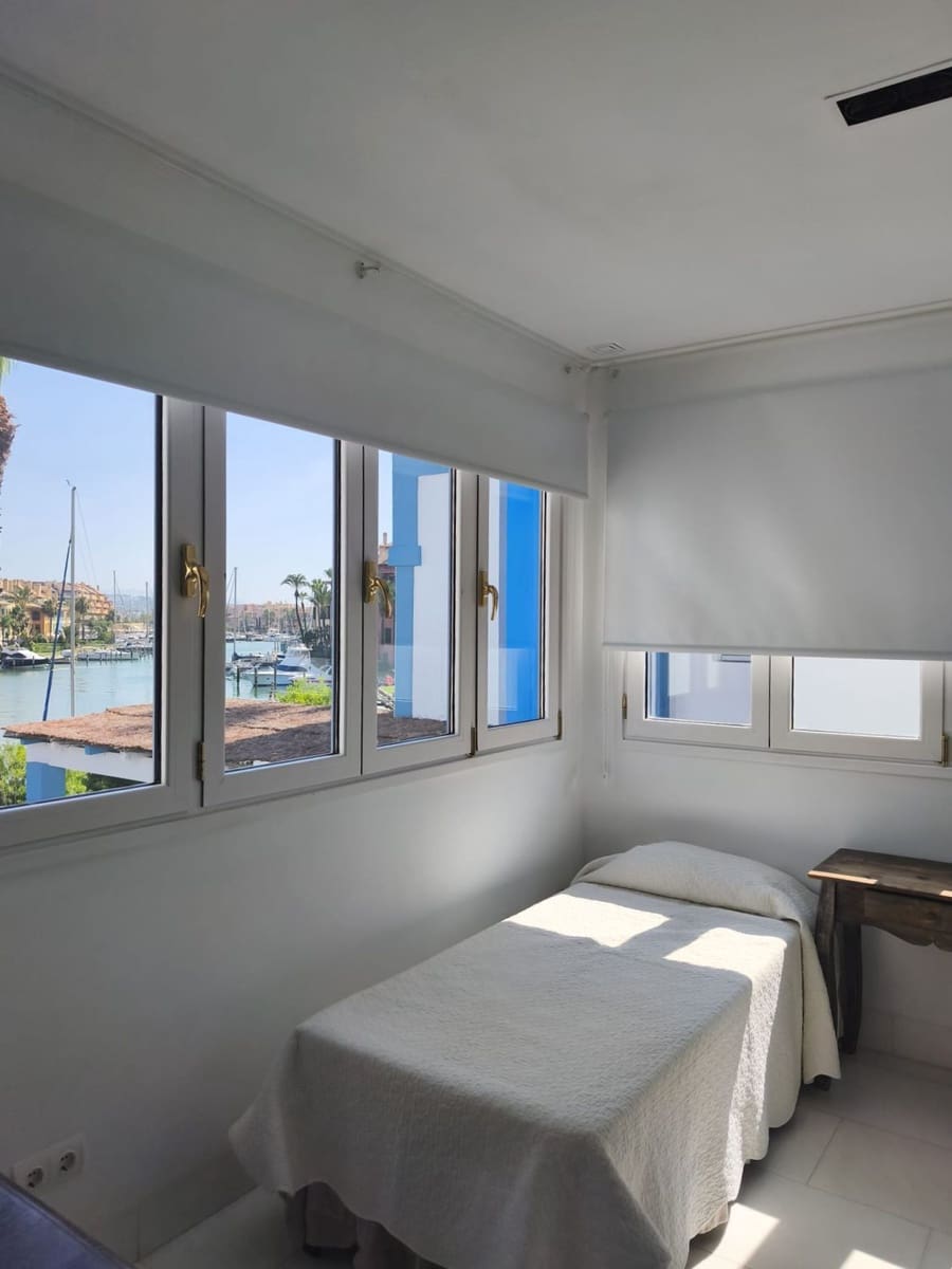 5 soveværelse Byhus til leje i Sotogrande med swimmingpool - € 3.000 (Ref: 9947407)