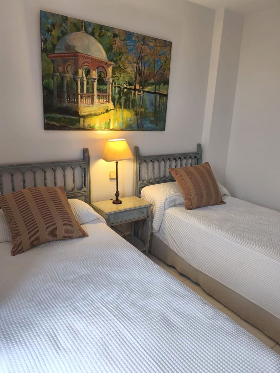 5 soveværelse Byhus til leje i Sotogrande med swimmingpool - € 3.000 (Ref: 9947407)