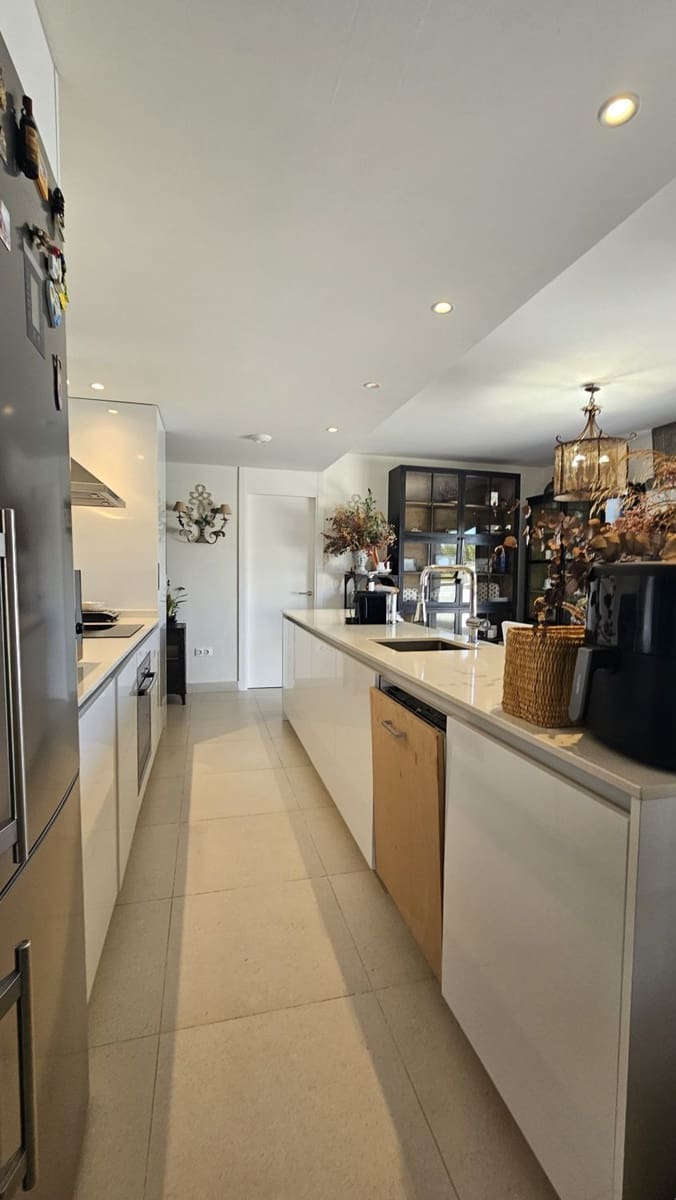 3 bedroom Apartment for rent in Sotogrande with pool - € 3,800 (Ref: 9957586)