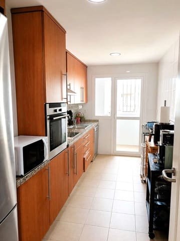 2 Zimmer Apartment zu vermieten in La Alcaidesa mit Garage - 1.500 € (Ref: 9972961)