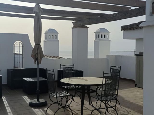 2 Zimmer Apartment zu vermieten in La Alcaidesa mit Garage - 1.500 € (Ref: 9972961)