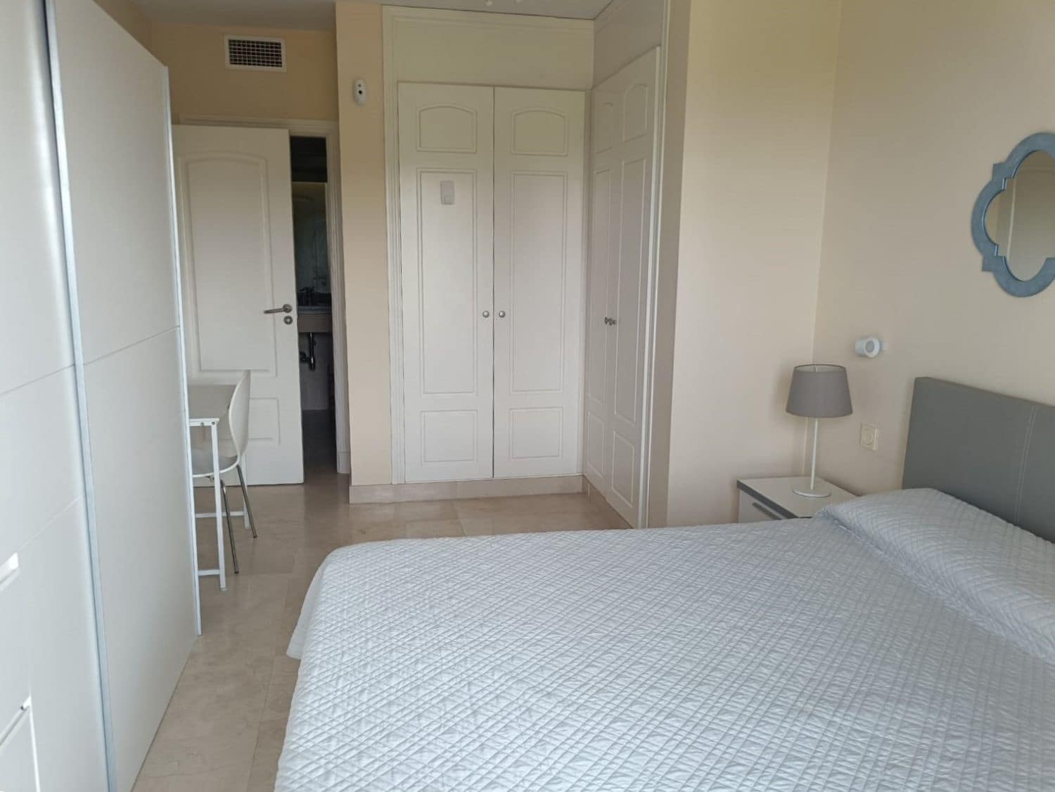 Appartement de 2 chambres à louer à La Alcaidesa avec garage - 1 500 € (Ref: 9972961)