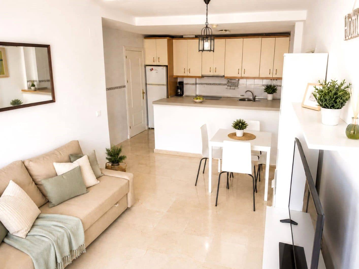 2 bedroom Apartment for rent in Torreguadiaro with pool - € 1,500 (Ref: 9974949)