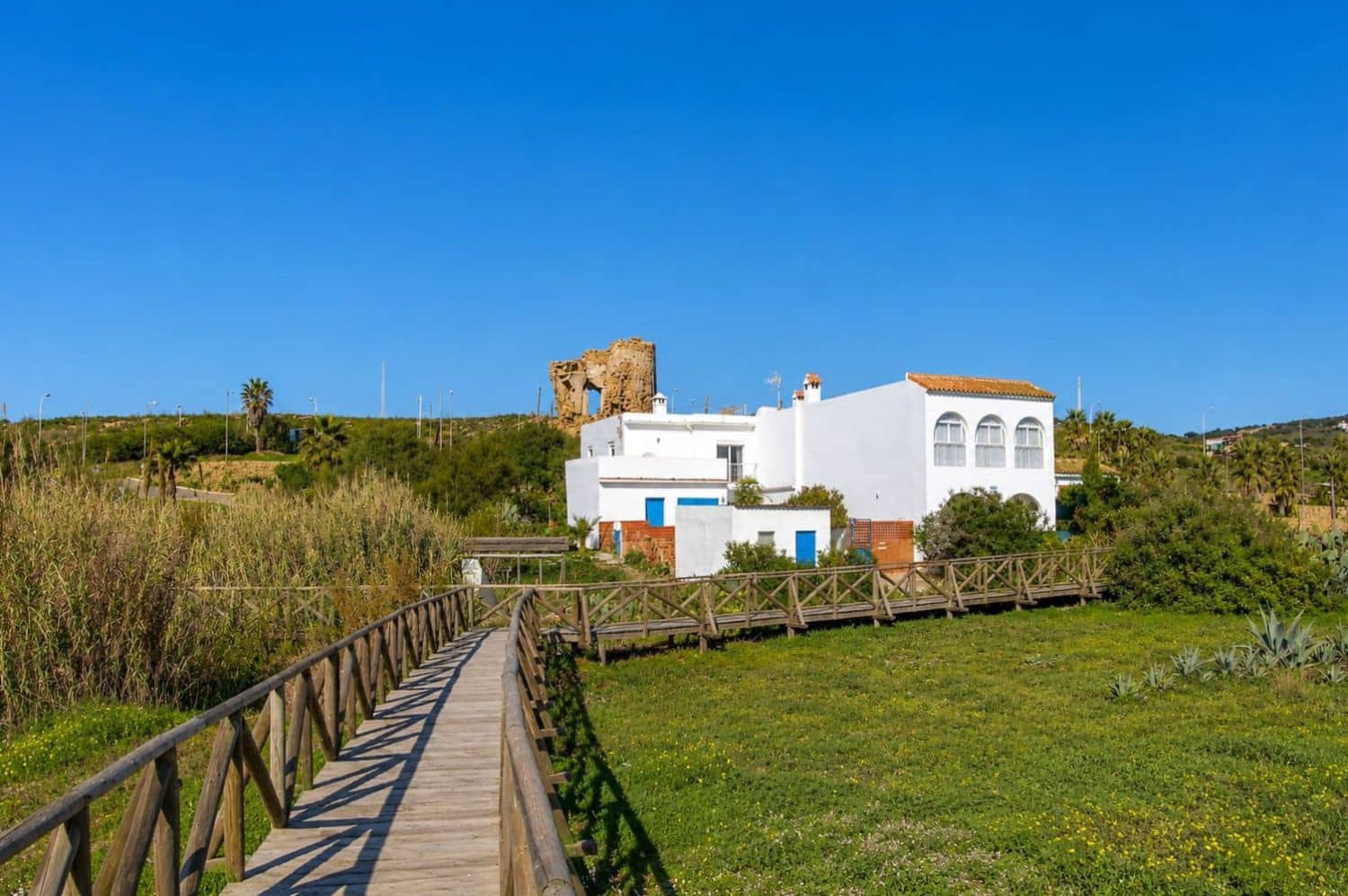 2 bedroom Apartment for rent in Torreguadiaro with pool - € 1,500 (Ref: 9974949)