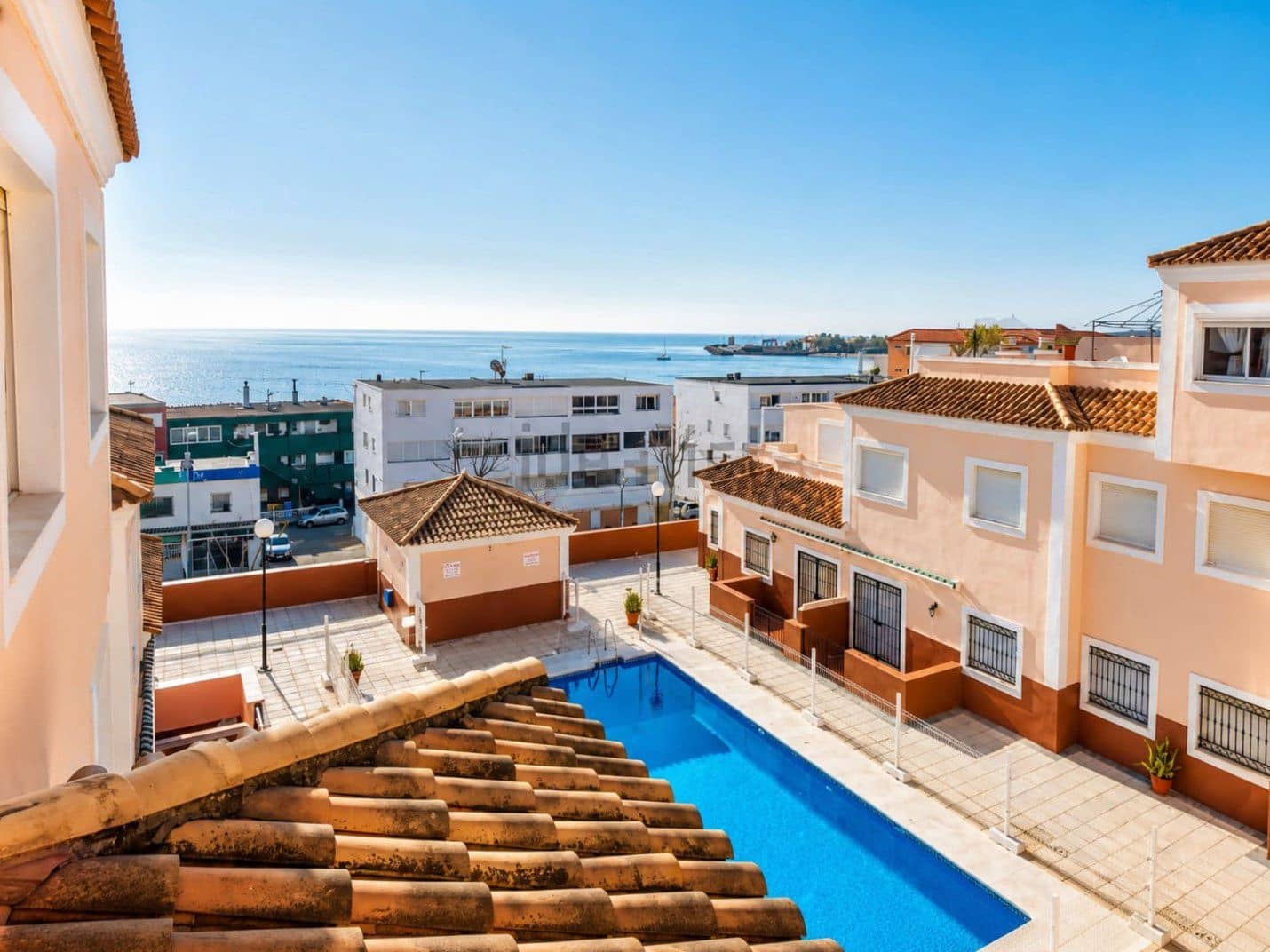 2 bedroom Apartment for rent in Torreguadiaro with pool - € 1,500 (Ref: 9974949)