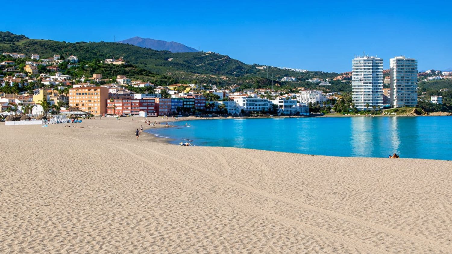 2 bedroom Apartment for rent in Torreguadiaro with pool - € 1,500 (Ref: 9974949)