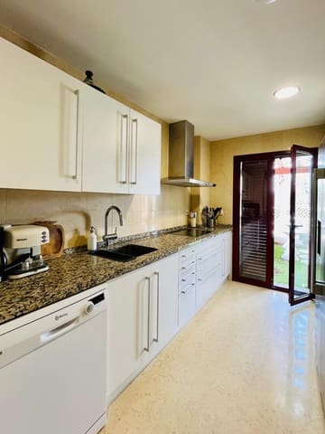 2 soverom Leilighet til leie i Sotogrande, San Roque med svømmebasseng garasje - € 2 200 (Ref: 9978459)