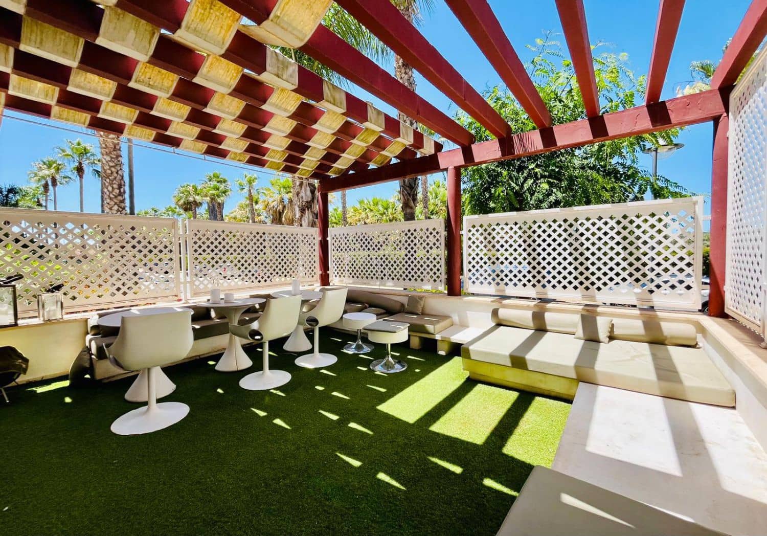 2 soverom Leilighet til leie i Sotogrande med svømmebasseng garasje - € 2 200 (Ref: 9978459)