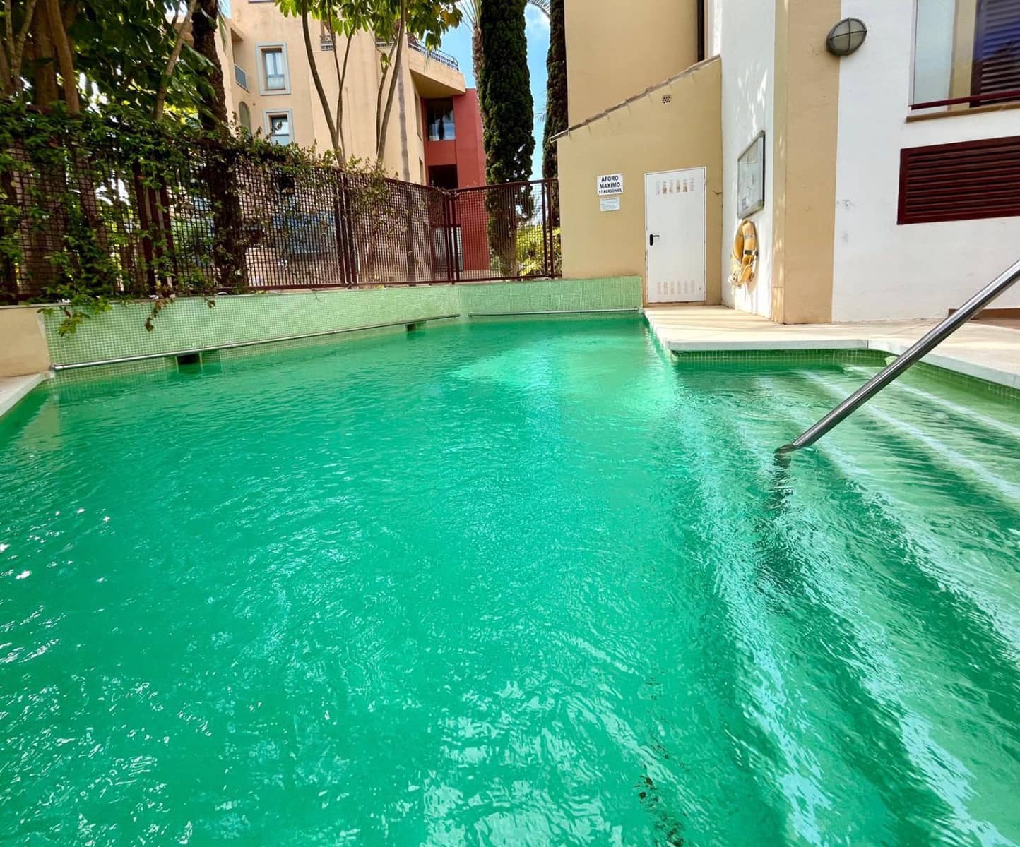 2 soverom Leilighet til leie i Sotogrande med svømmebasseng garasje - € 2 200 (Ref: 9978459)