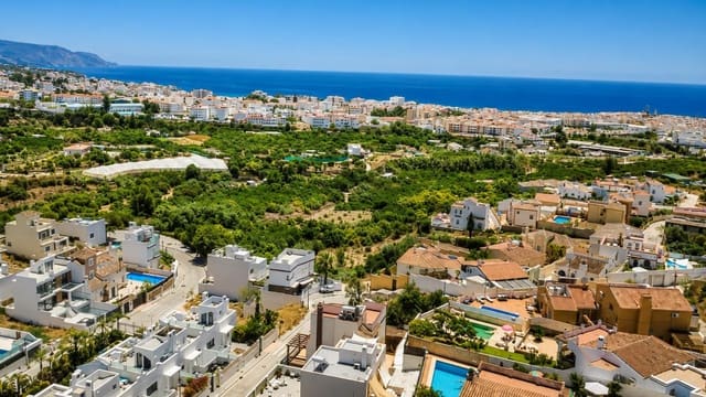 Działka budowlana na sprzedaż w Avda Pescia - Ctra de Frigiliana, Nerja - 70 000 € (Ref: 10004758)