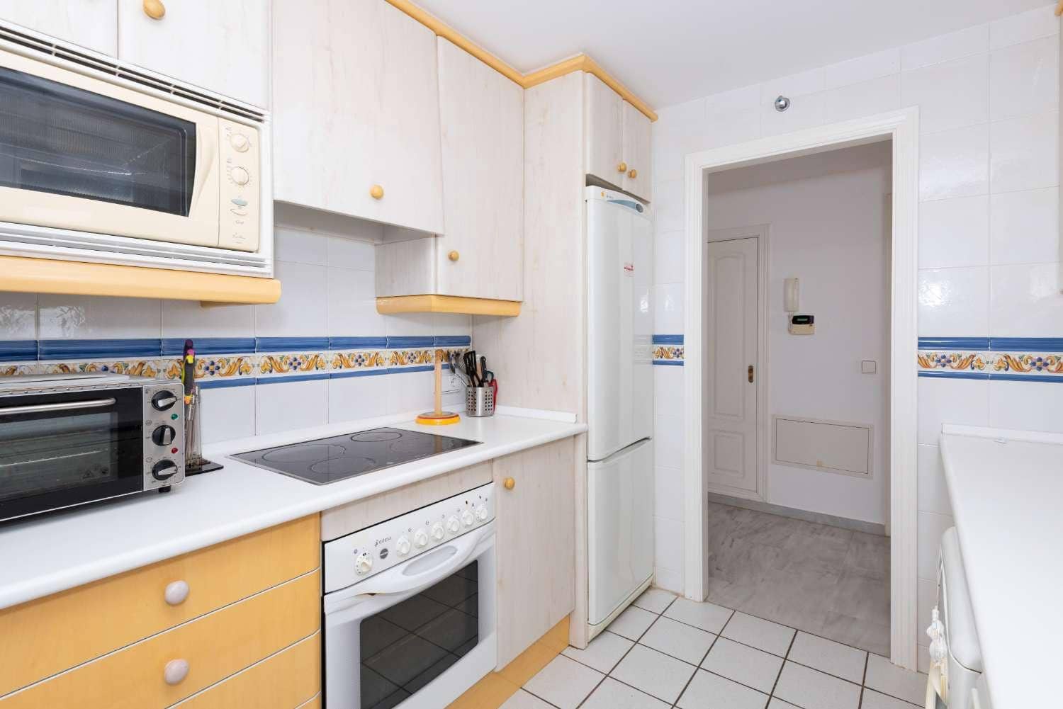 2 soverom Leilighet til salgs i Nerja med svømmebasseng garasje - € 405 000 (Ref: 10065209)