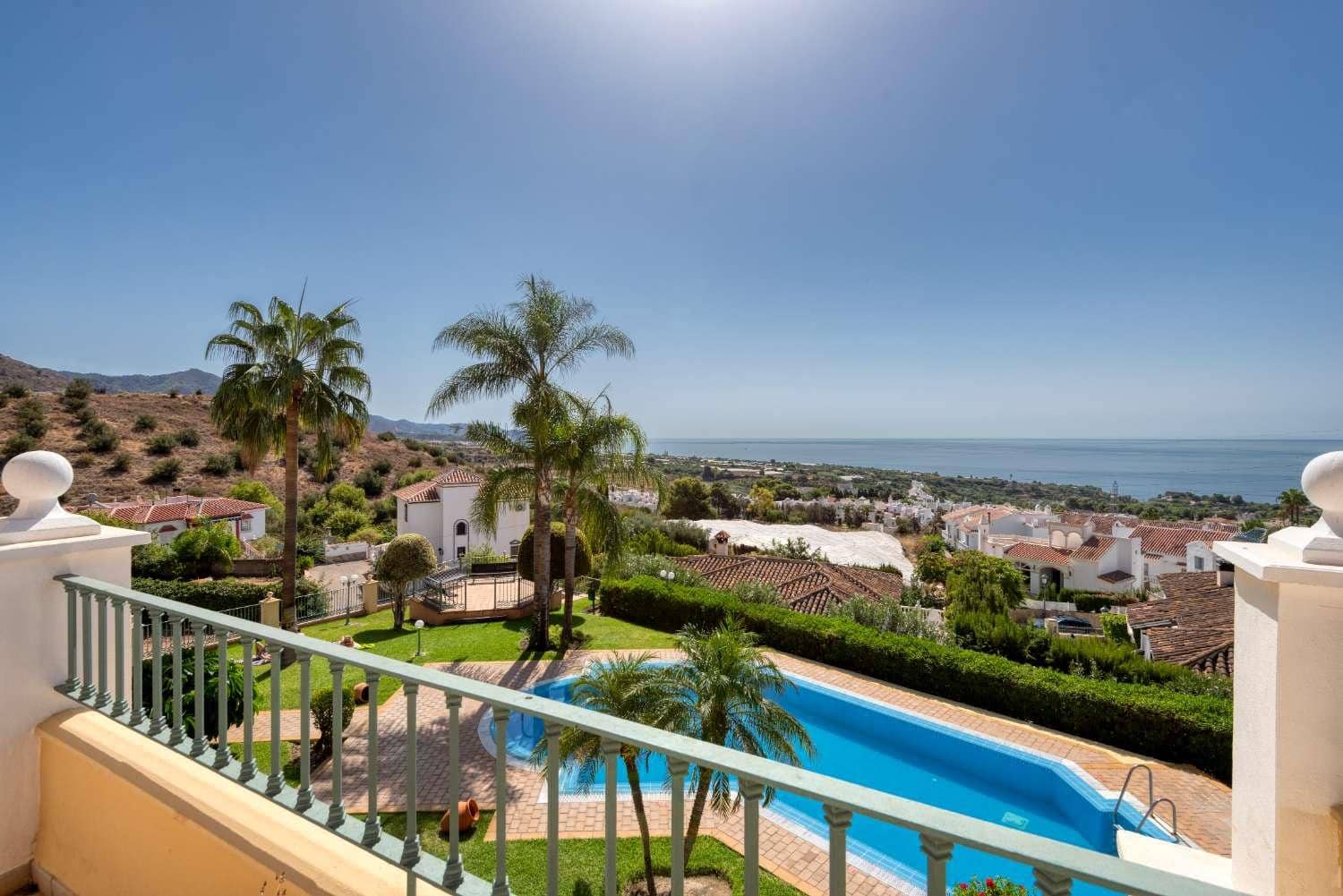 2 soverom Leilighet til salgs i Nerja med svømmebasseng garasje - € 405 000 (Ref: 10065209)