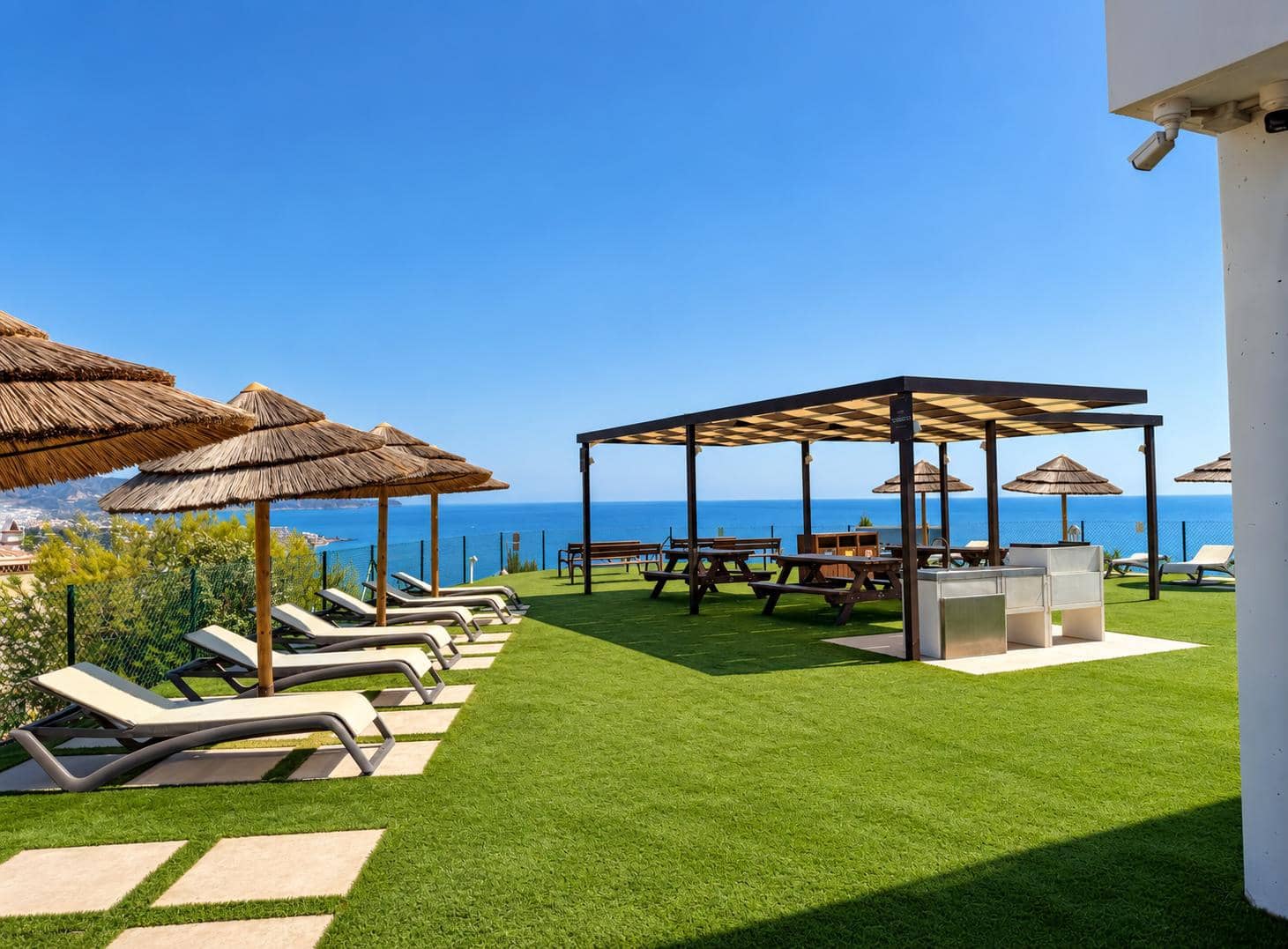 3 bedroom Apartment for sale in Nerja with pool - € 1,199,000 (Ref: 10101395)