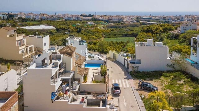 3 camera da letto Villa in vendita in Avda Pescia - Ctra de Frigiliana, Nerja con piscina garage - 695.000 € (Rif: 8215947)