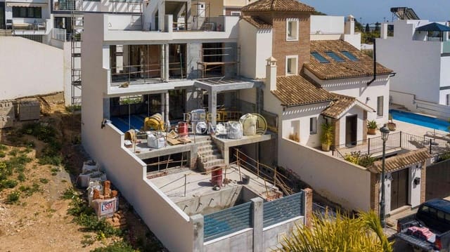 3 camera da letto Villa in vendita in Avda Pescia - Ctra de Frigiliana, Nerja con piscina garage - 695.000 € (Rif: 8215947)