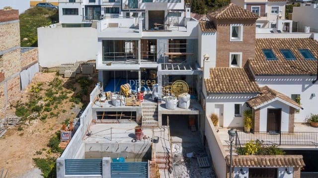 3 camera da letto Villa in vendita in Avda Pescia - Ctra de Frigiliana, Nerja con piscina garage - 695.000 € (Rif: 8215947)