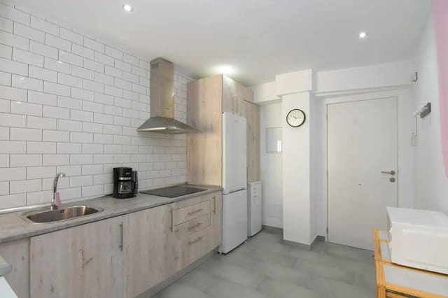 1 soveværelse Lejlighed til leje i Avda Pescia - Ctra de Frigiliana, Nerja - € 700 (Ref: 8215949)