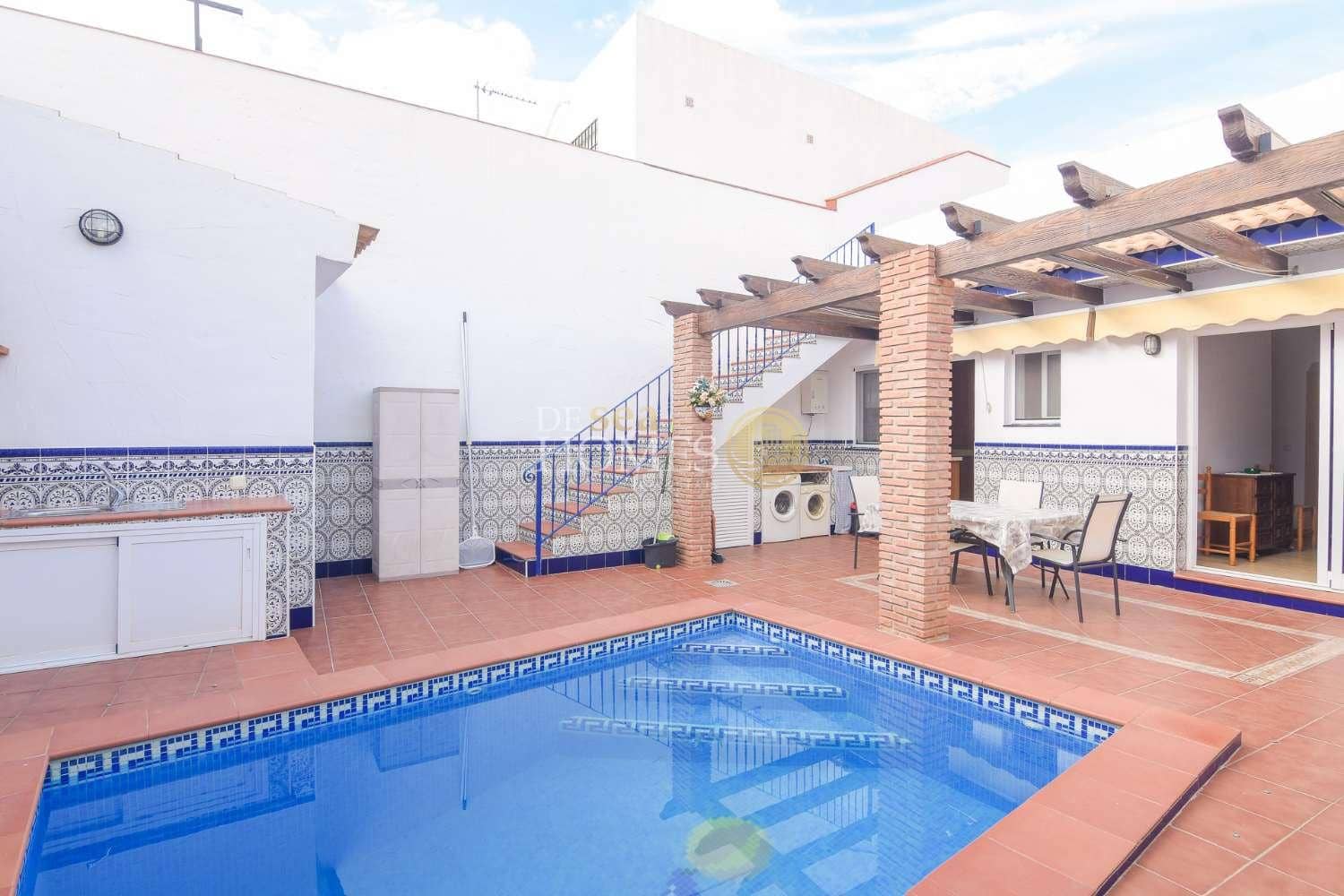 3 soverom Villa til salgs i Maro med svømmebasseng - € 371 000 (Ref: 8318758)