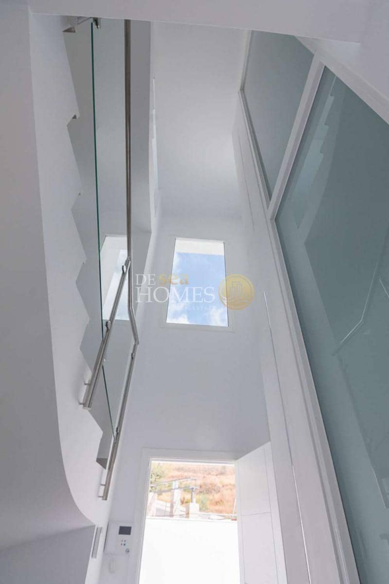 4 slaapkamer Villa te koop in Nerja met zwembad garage - € 865.000 (Ref: 8560035)