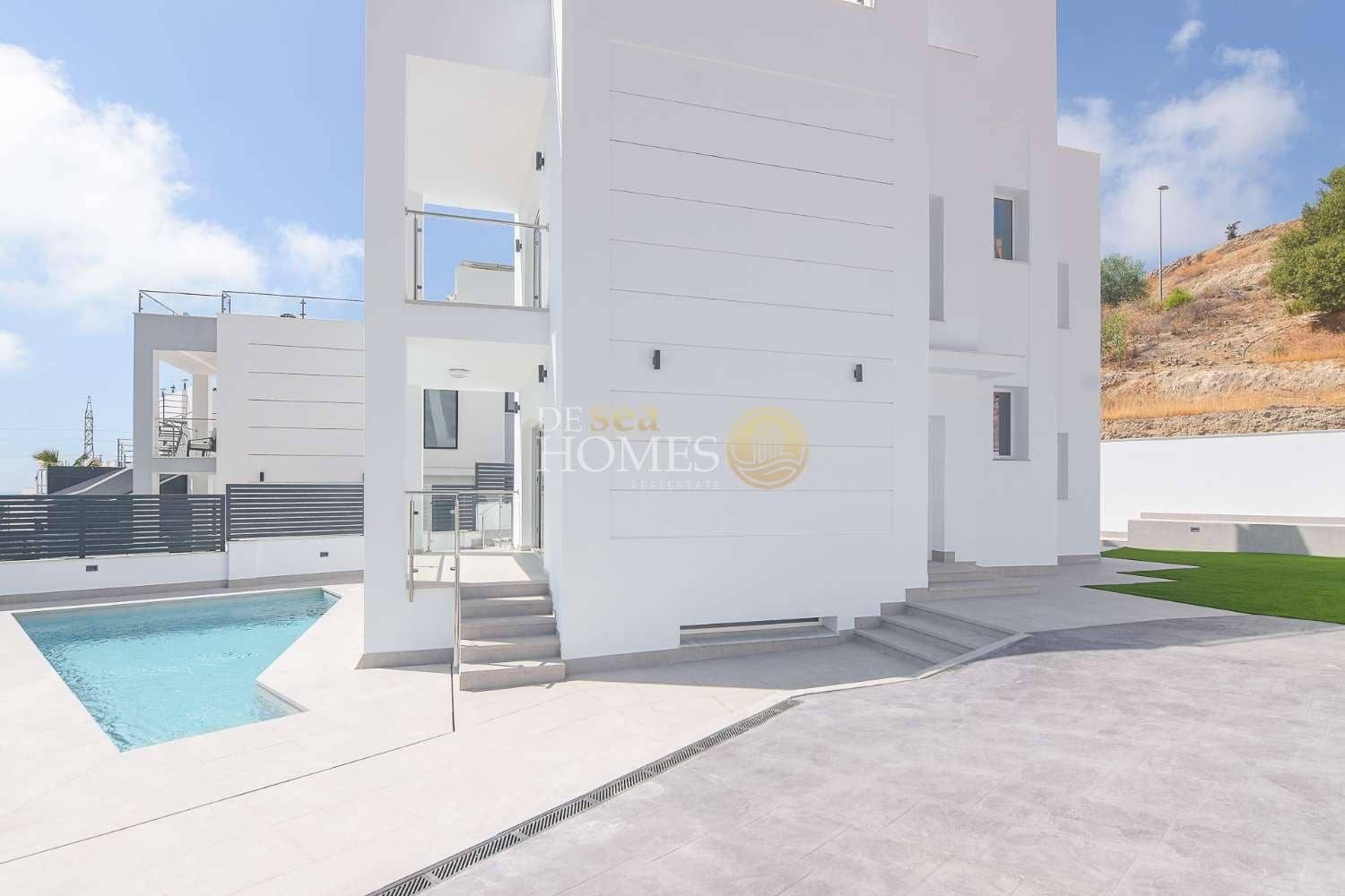 4 slaapkamer Villa te koop in Nerja met zwembad garage - € 865.000 (Ref: 8560035)