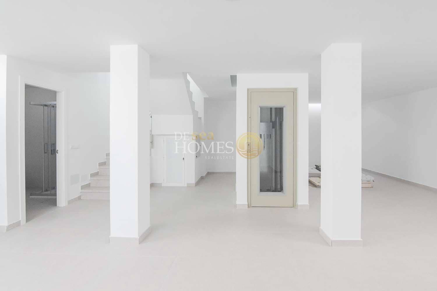 4 slaapkamer Villa te koop in Nerja met zwembad garage - € 865.000 (Ref: 8560035)