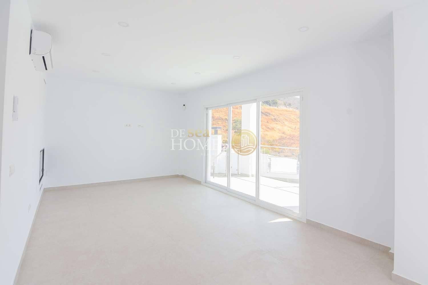 4 slaapkamer Villa te koop in Nerja met zwembad garage - € 865.000 (Ref: 8560035)