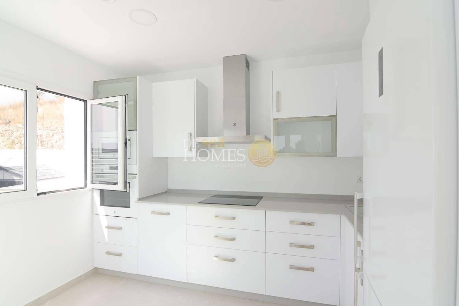 4 slaapkamer Villa te koop in Nerja met zwembad garage - € 865.000 (Ref: 8560035)