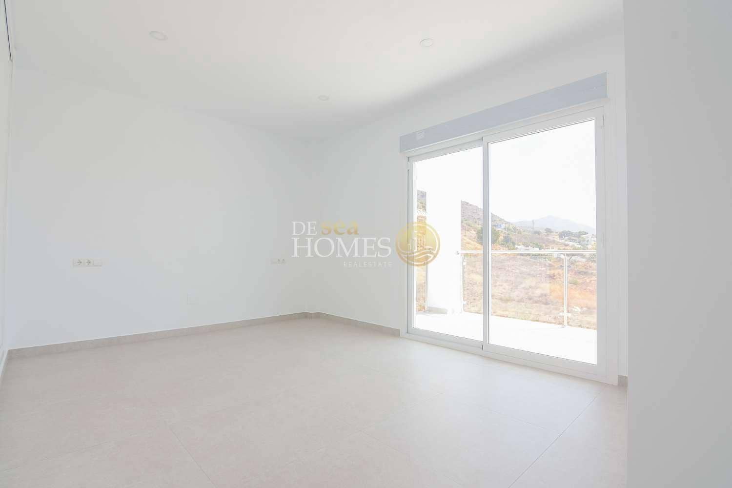4 slaapkamer Villa te koop in Nerja met zwembad garage - € 865.000 (Ref: 8560035)
