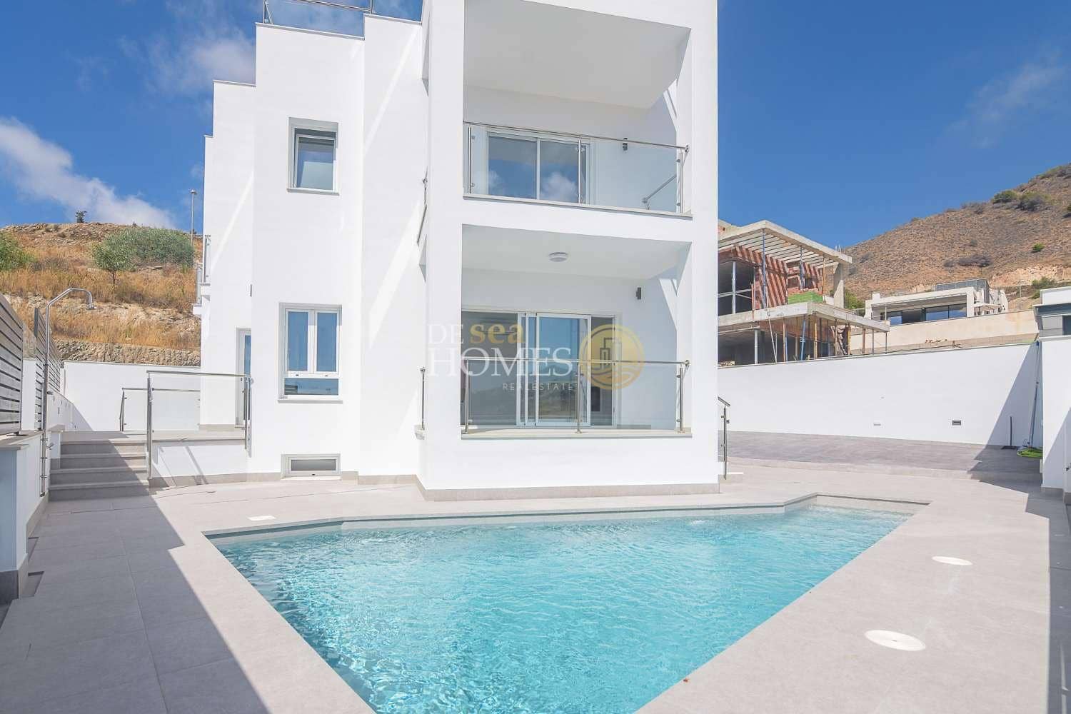 4 slaapkamer Villa te koop in Nerja met zwembad garage - € 865.000 (Ref: 8560035)