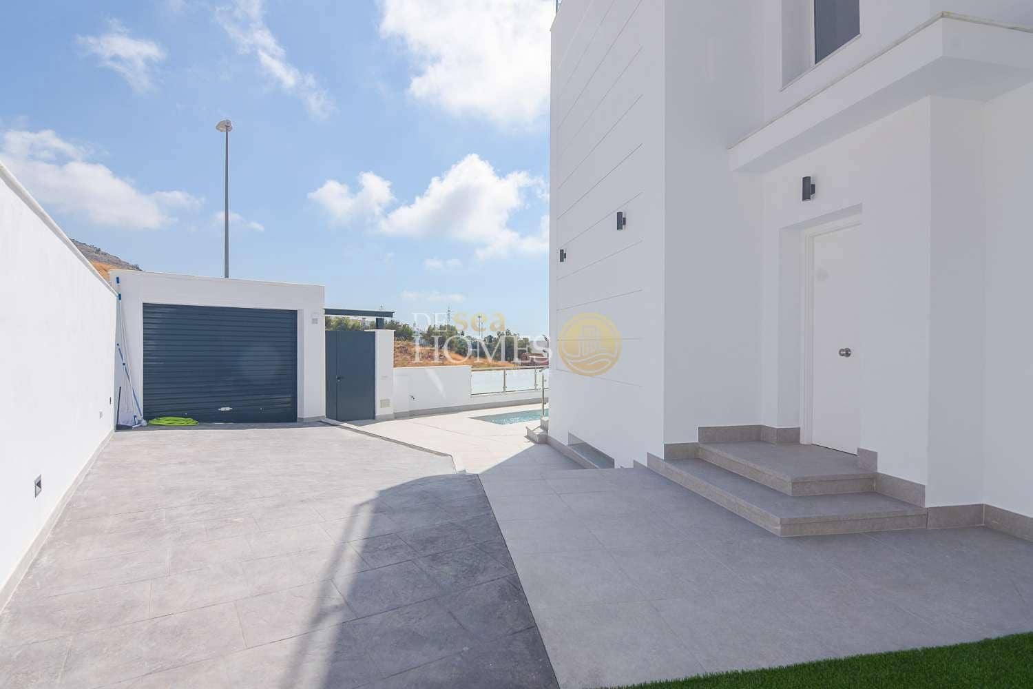 4 slaapkamer Villa te koop in Nerja met zwembad garage - € 865.000 (Ref: 8560035)