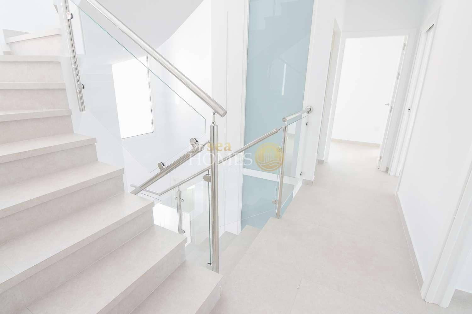 4 slaapkamer Villa te koop in Nerja met zwembad garage - € 865.000 (Ref: 8560035)