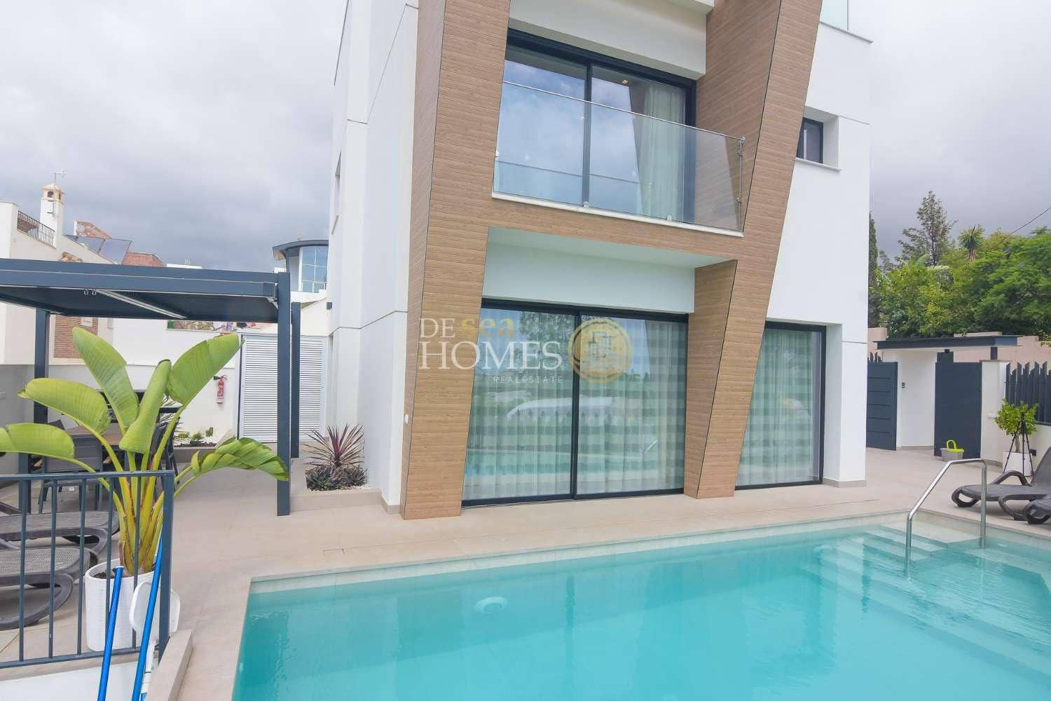 3 soveværelse Villa til leje i Nerja med swimmingpool - € 2.400 (Ref: 8588976)