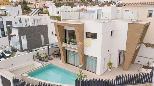 3 slaapkamer Villa te huur in Avda Pescia - Ctra de Frigiliana, Nerja met zwembad - € 2.400 (Ref: 8588976)