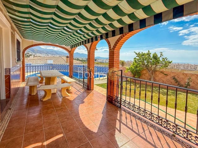 3 sypialnia Willa na sprzedaż w Centro, Nerja z basenem garażem - 495 000 € (Ref: 8770589)