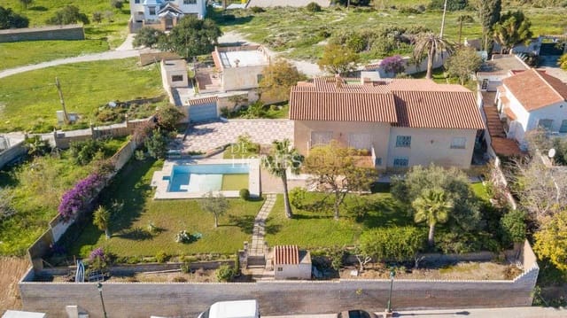 4 camera da letto Villa in vendita in Avda Pescia - Ctra de Frigiliana, Nerja con piscina - 750.000 € (Rif: 8792264)