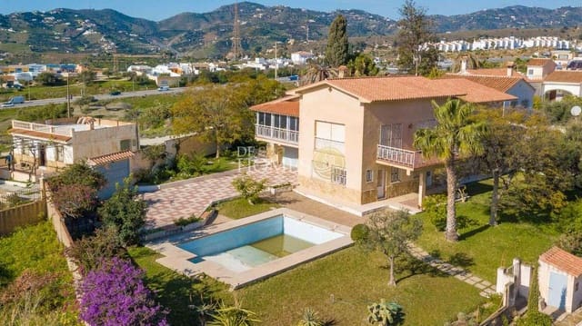 4 camera da letto Villa in vendita in Avda Pescia - Ctra de Frigiliana, Nerja con piscina - 750.000 € (Rif: 8792264)
