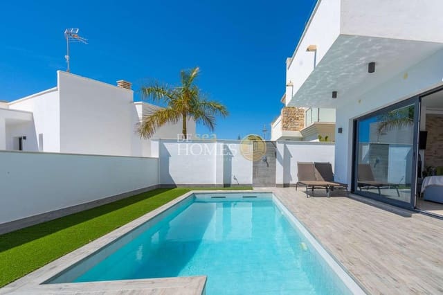 5 makuuhuone Huvila myytävänä paikassa Nerja mukana uima-altaan - 675 000 € (Ref: 8884268)